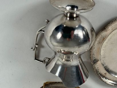 Lot en argent 900 mil. comprenant :
- deux...