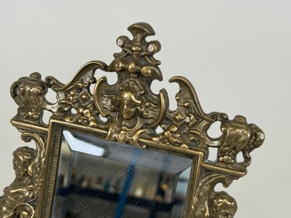 Petit miroir en bronze à chevalet, à décor...