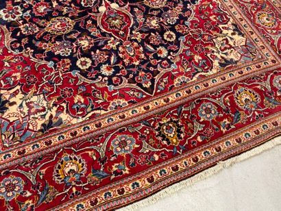 KACHAN, XXe.
Important tapis en laine nouée...
