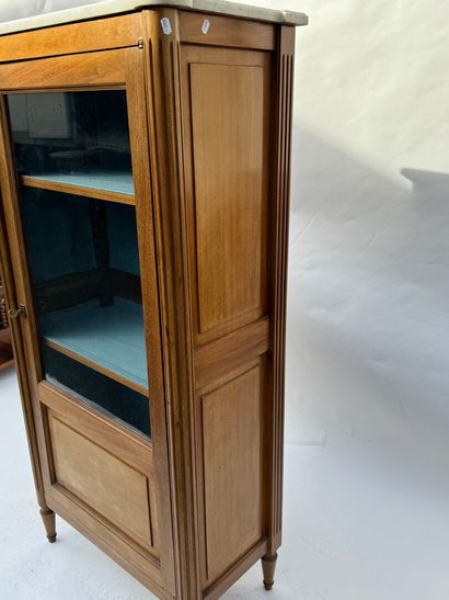 Vitrine rectangulaire à hauteur d'appui en...