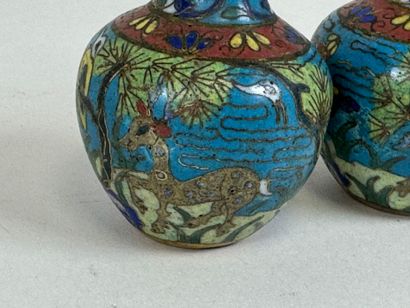 ASIE, XXe.
Paire de petits vases balustre...
