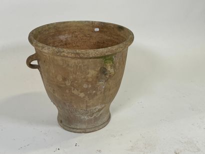 Important cache-pot ou jardinière en terre...