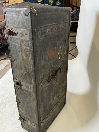 YALE & TOWENMPO... USA.
Important cabin trunk...