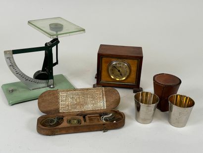 Lot including :
- green lacquered metal and...