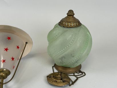 Lot including :
- brass and glass suspension...