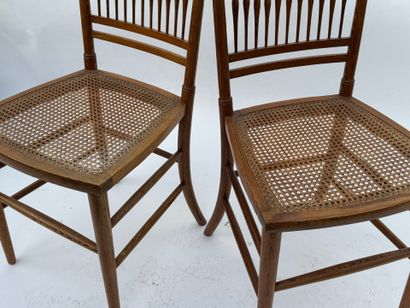 Paire de chaises de chambre en pitchpin.
Vers...