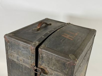 YALE & TOWENMPO... USA.
Important cabin trunk...