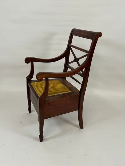 Fauteuil d'aisance en acajou et filets de...