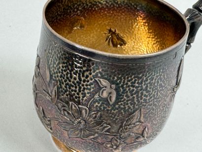 Tasse et sa sous-tasse en argent, poinçon...