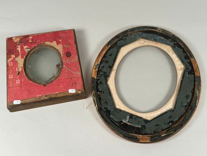Gilded wood frame decorated with rows of...