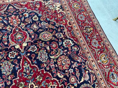 KACHAN, XXe.
Important tapis en laine nouée...