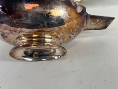 GALLIA pour CHRISTOFLE.
Saucière sur talon...