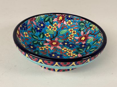 Émaux de LONGWY.
Coupe talon en faïence polychrome...