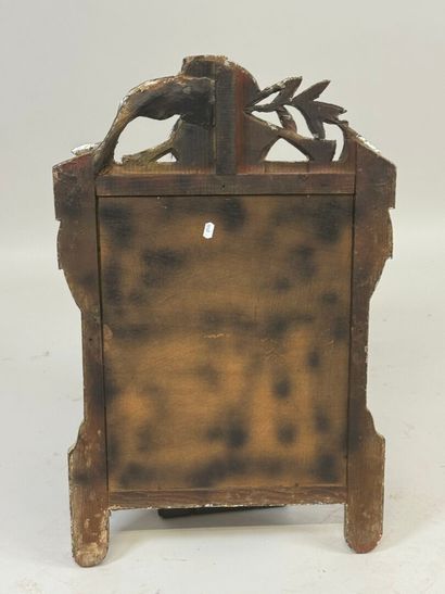 Miroir en bois sculpté et argenté à décor...