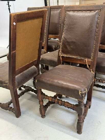Série de huit chaises en bois mouluré et...