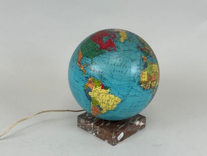 CARTES TARIDE.
Globe terrestre en verre et...