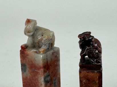 ASIE, XXE.
Ensemble de cachets de forme cubiques...