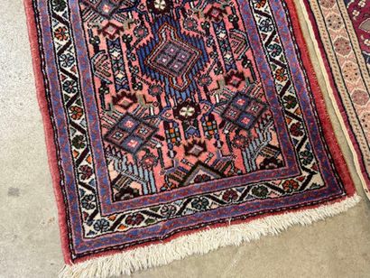 Lot de 3 petits tapis d'orient en laine nouée...