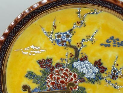 Small polychrome porcelain plate decorated...