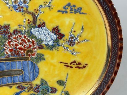 Small polychrome porcelain plate decorated...
