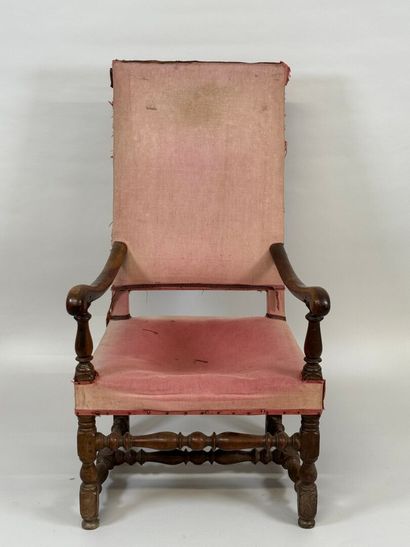 Chaise en bois tourné, le dossier plat et...