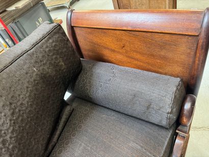Mahogany boat bed with bench seat.
84 x 170...