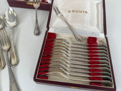 ERCUIS.
Partie de ménagère en métal argenté...