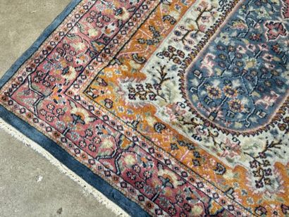Tapis en laine nouée main à feuillage sur...