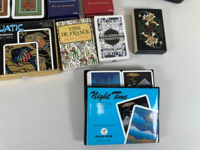 Important lot de jeux de cartes dont les...