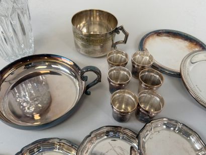 Silver-plated metal lot including :
- glass...