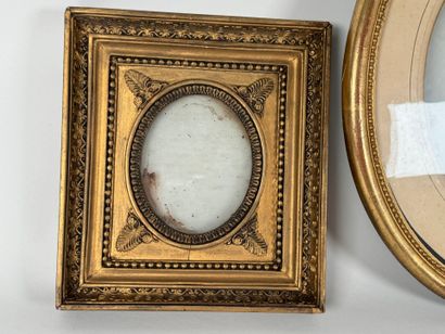 Gilded wood frame decorated with rows of...
