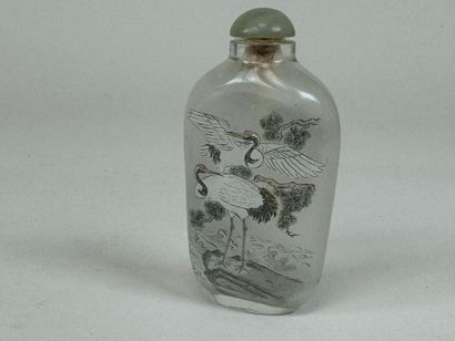 CHINE, XXe.
Tabatière en verre à décor peint...