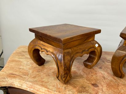 Pair of footrests in exotic wood.
21 x 27.5...