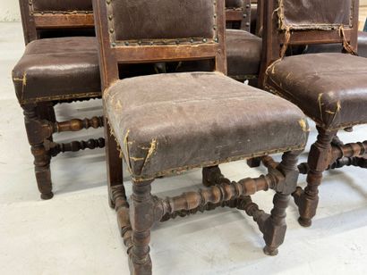 Série de huit chaises en bois mouluré et...