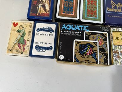 Important lot de jeux de cartes dont les...