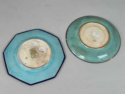 Émaux de LONGWY.
Assiette en faïence polychrome...
