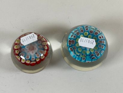 Lot de deux boules sulfure presse-papier...