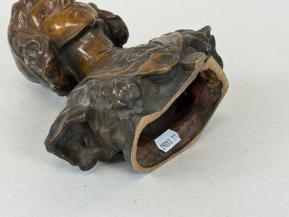PELTIER (XXe).
Buste d'enfant.
Sujet en bronze...