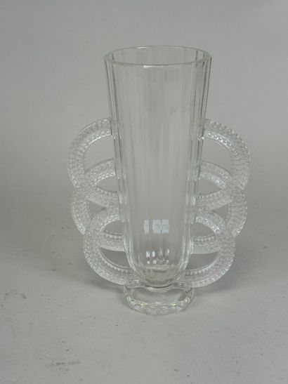 VERLYS, FRANCE.
Vase en verre fuselé, les...