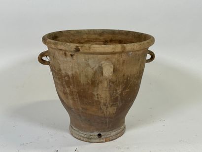 Important cache-pot ou jardinière en terre...