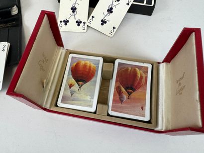 YVES SAINT LAURENT, CARTIER, LONGCHAMPS.
Ensemble...