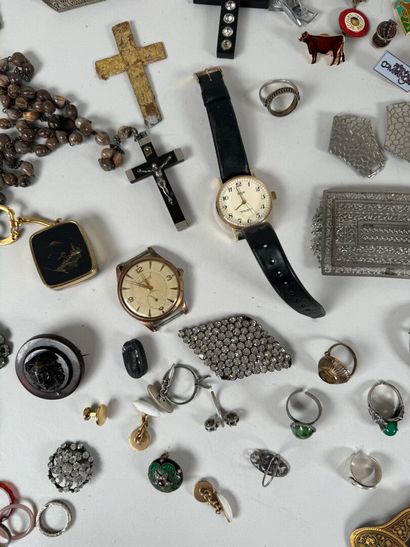 Important lot of brooches, cufflinks, necklaces,...