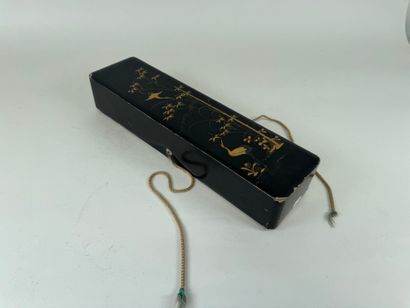 JAPON, XXe.
Boîte rectangulaire en bois laqué...