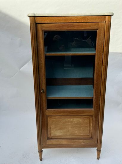 Vitrine rectangulaire à hauteur d'appui en...