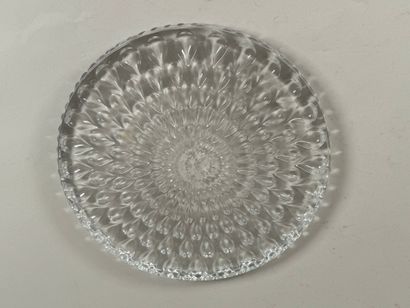 BACCARAT, France.
Dessous de plat en cristal...