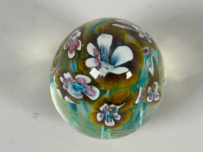 Boule sulfure presse-papier en verre coloré...