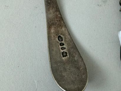 Cuillère et passe-thé en argent, poinçon...