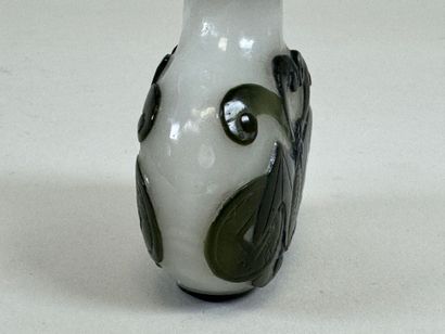 CHINE, XXe.
Tabatière en verre overlay à...