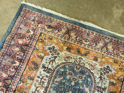Tapis en laine nouée main à feuillage sur...