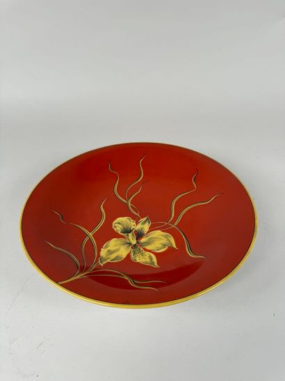 JOHANN SETTMANN.
Coupe sur talon en porcelaine...